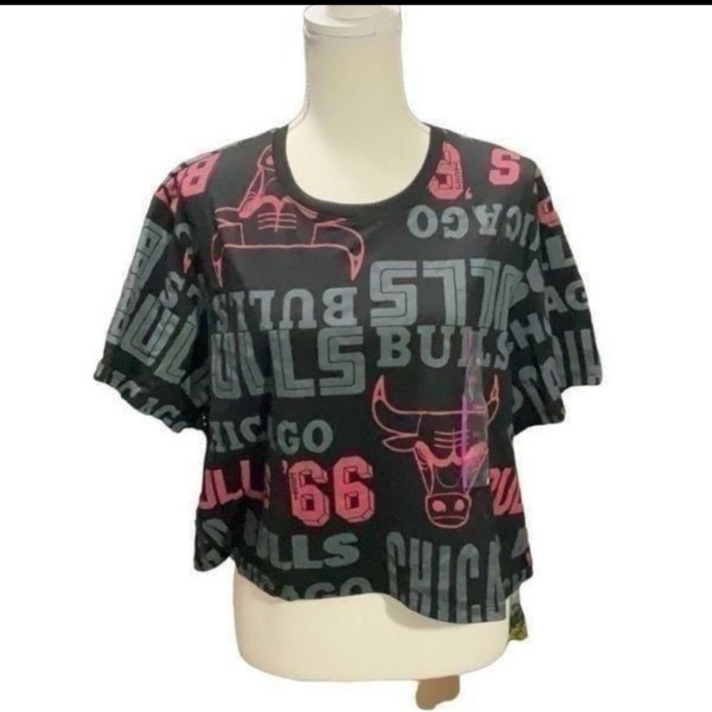 NBA Black and Red Graphic Bulls Top (L) NWT